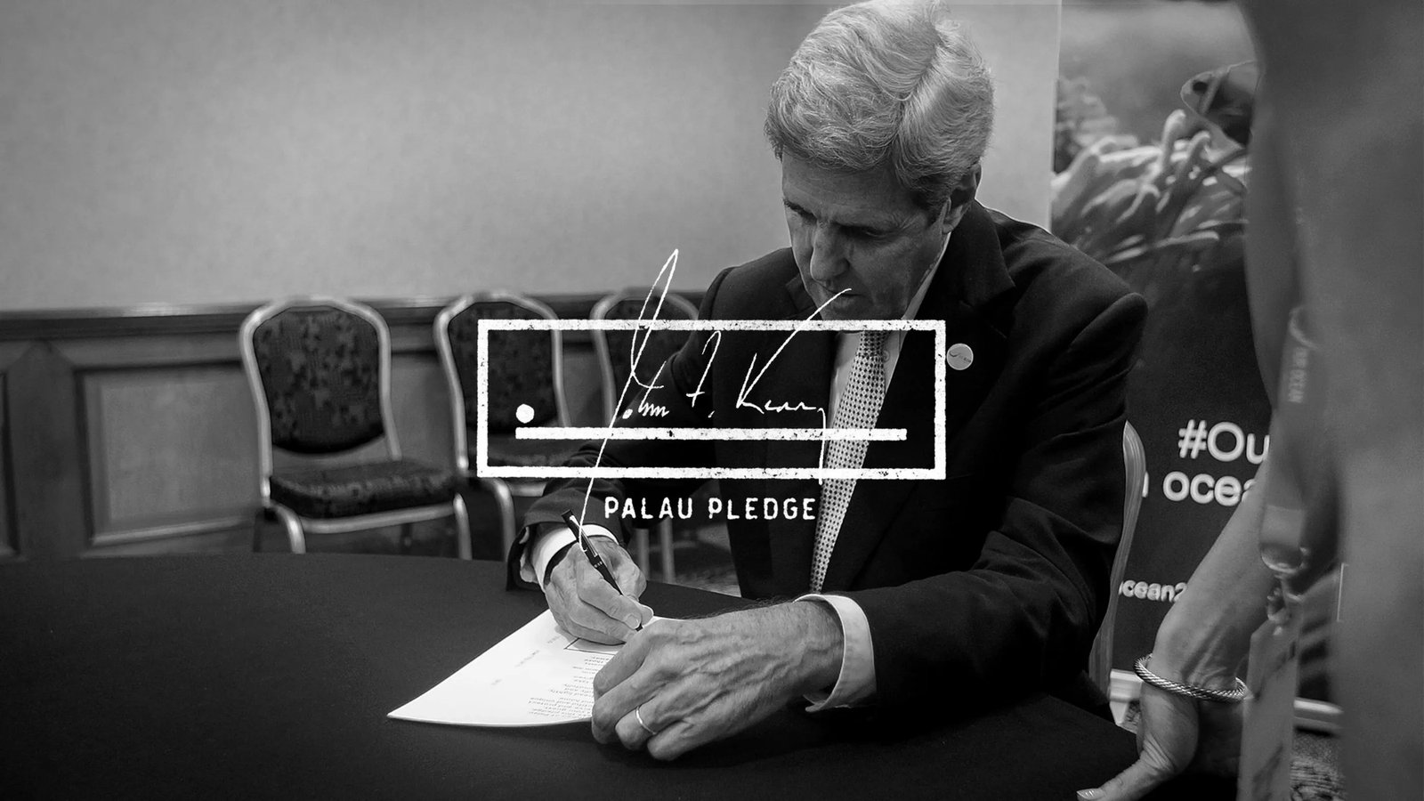 John Kerry signing the Palau Pledge